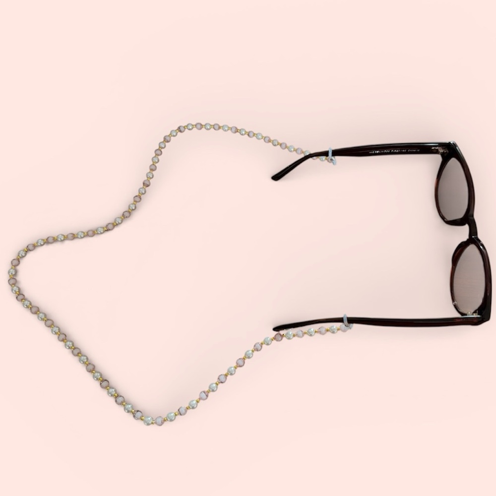 💖5/$25💖 BEAUTIFUL WHITE/PINK PEARL AND GOLD BEAD GLASSES CHAIN